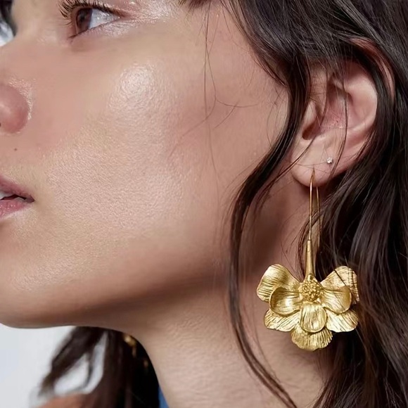 Gold Tone Gingko Leaf Fairy Earrings - Picture 2 of 8